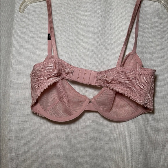Victoria's Secret Pink Lace Underwire Bra - Picture 5 of 6